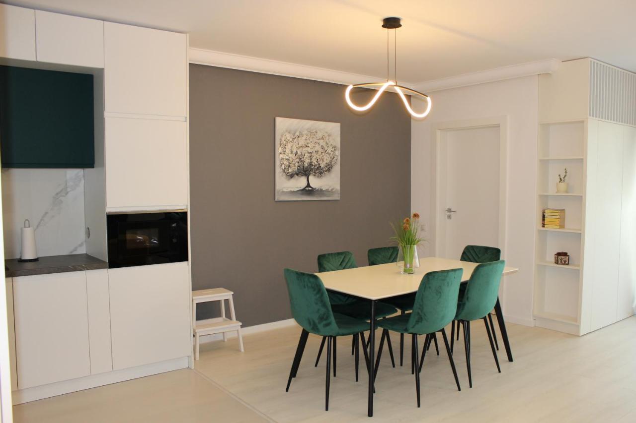 Azure View Apartment *